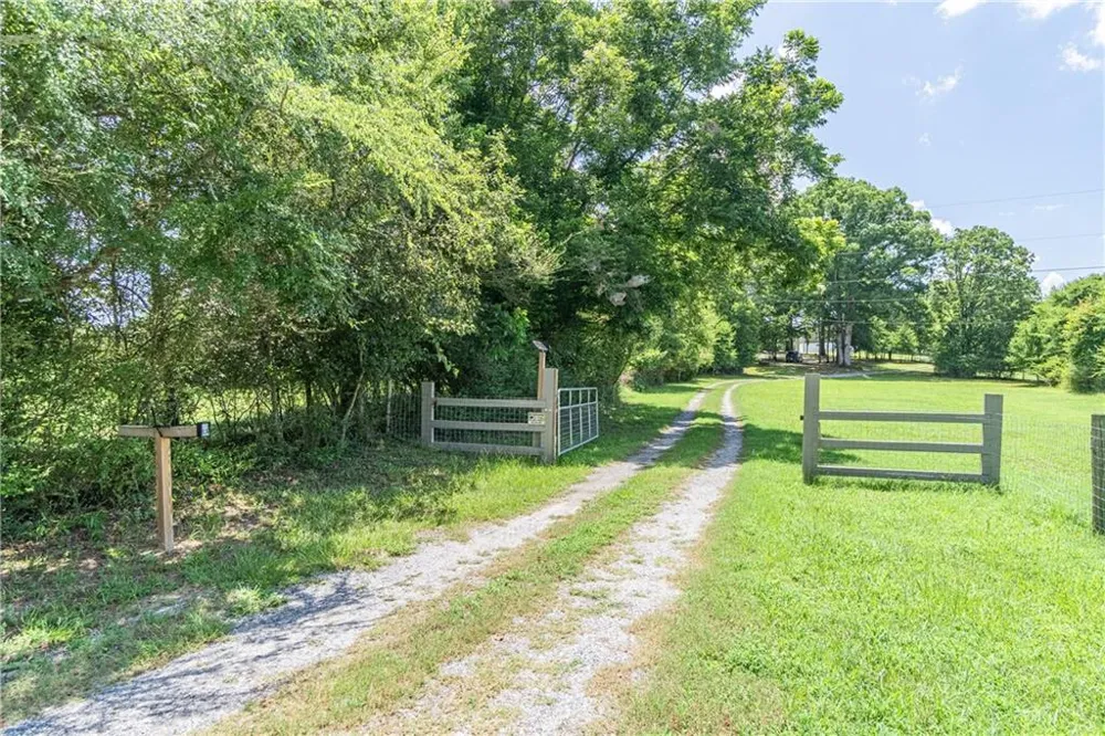 2003 Highway 323 Gillsville, GA 30543