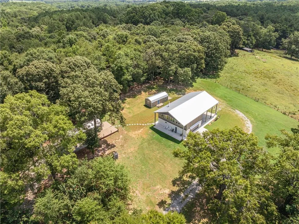 2003 Highway 323 Gillsville, GA 30543