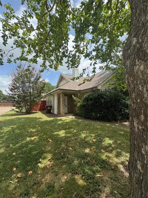 201 E Windsor Drive