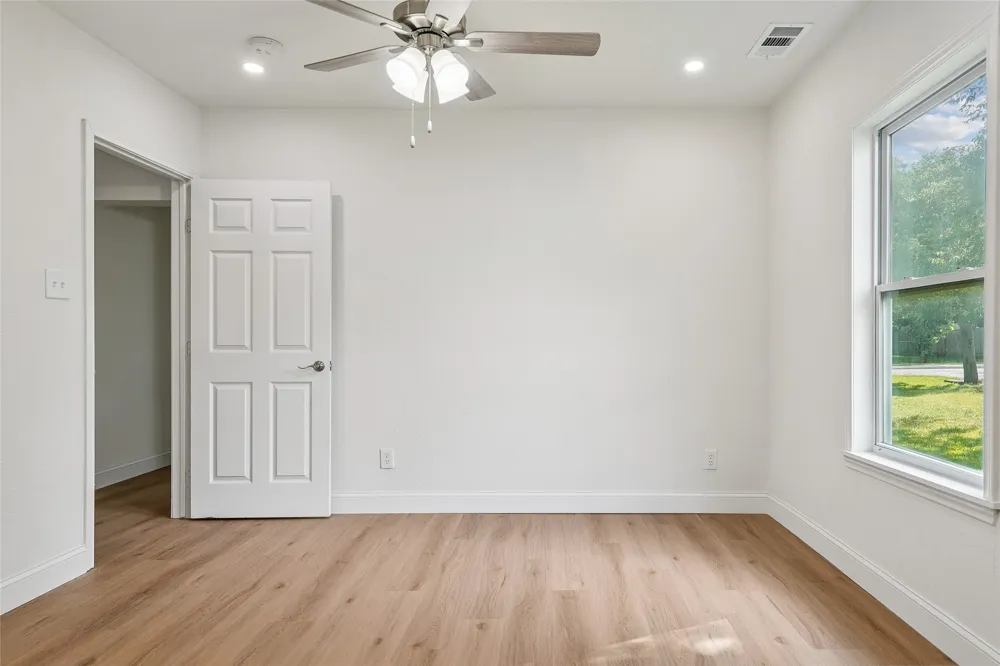 441 W Lake Street Krum, TX 76249