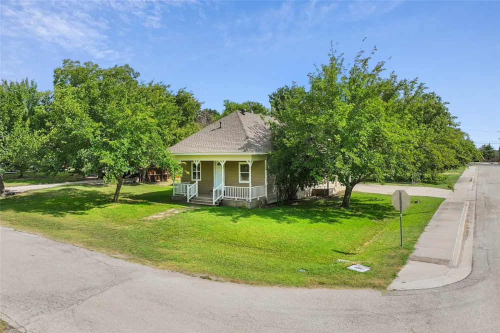 441 W Lake Street Krum, TX 76249