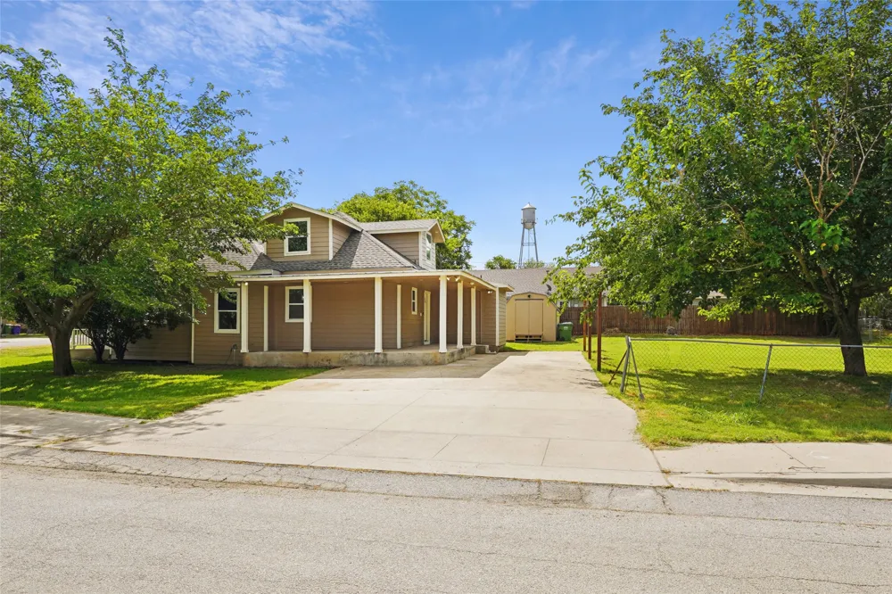 441 W Lake Street Krum, TX 76249