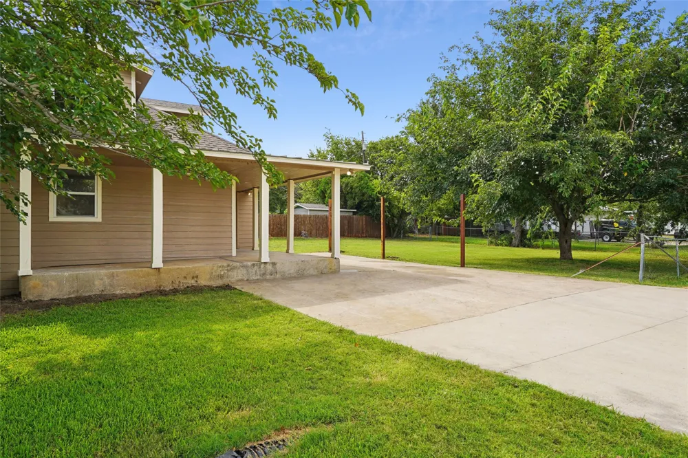 441 W Lake Street Krum, TX 76249