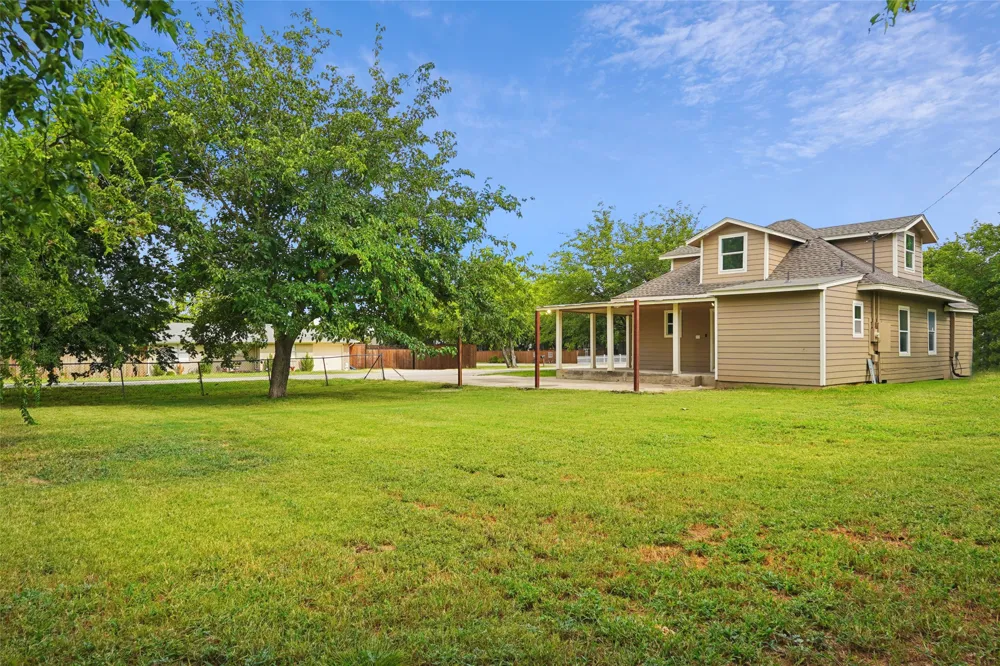 441 W Lake Street Krum, TX 76249