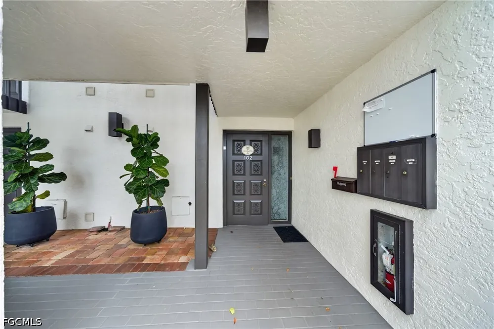 Trawler Court #102 Fort Myers, FL 33919