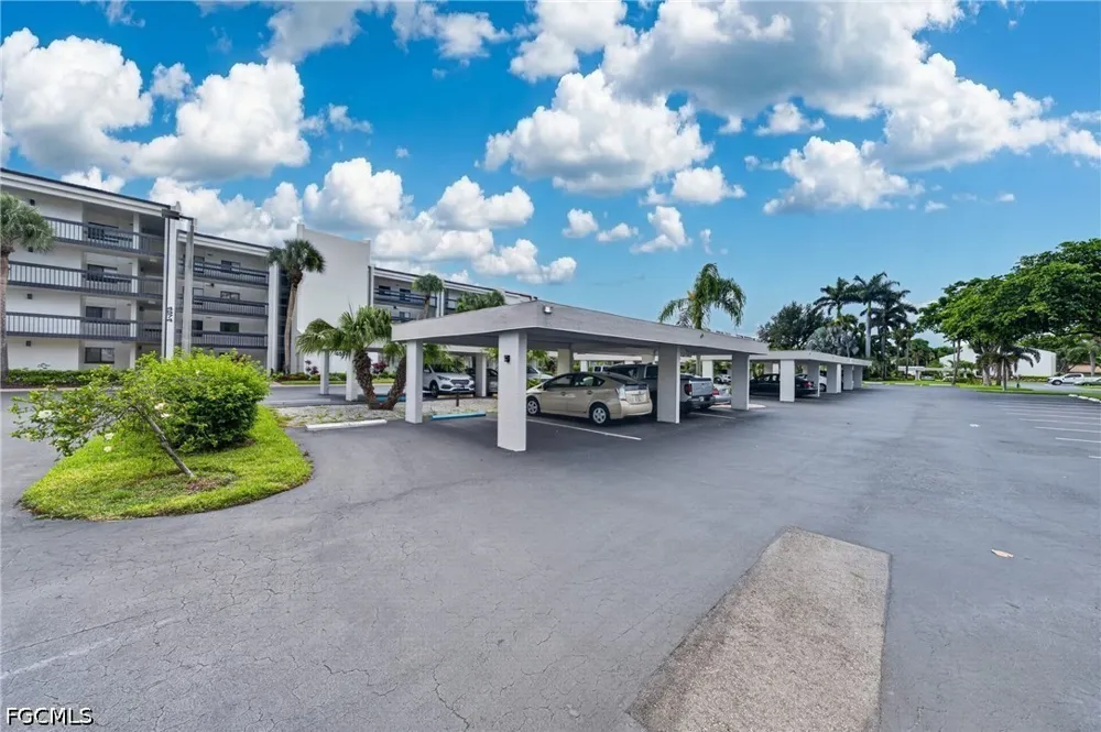 Trawler Court #102 Fort Myers, FL 33919