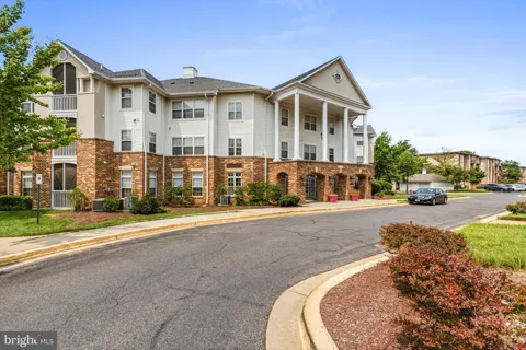 6640 LAKE PARK DRIVE #3B