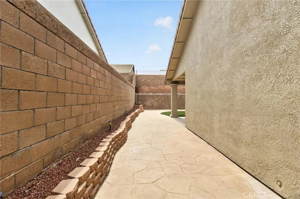 2228 Paseo Del Rey Needles, CA 92363