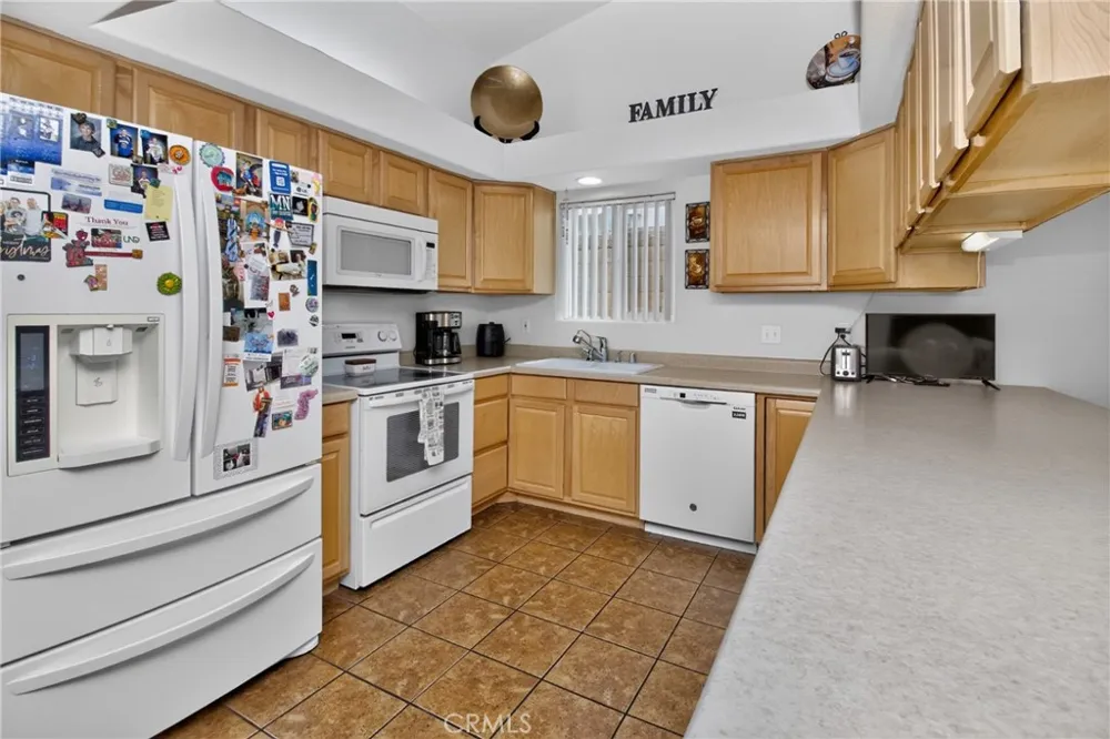 2228 Paseo Del Rey Needles, CA 92363
