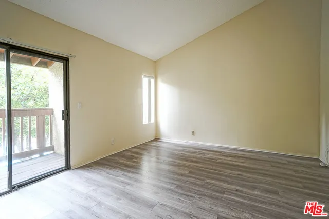 5760 OWENSMOUTH AVENUE #14 Woodland Hills, CA 91367