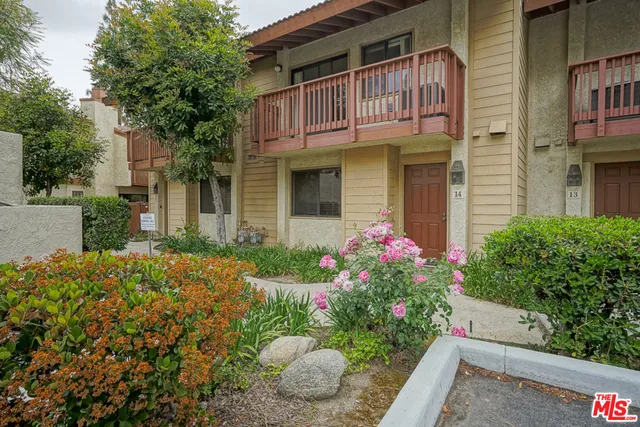 5760 OWENSMOUTH AVENUE #14 Woodland Hills, CA 91367