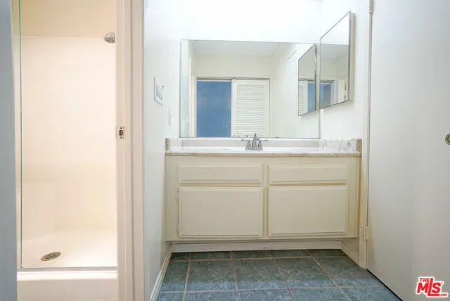 5760 OWENSMOUTH AVENUE #14 Woodland Hills, CA 91367
