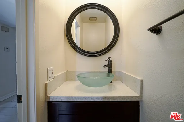 5760 OWENSMOUTH AVENUE #14 Woodland Hills, CA 91367