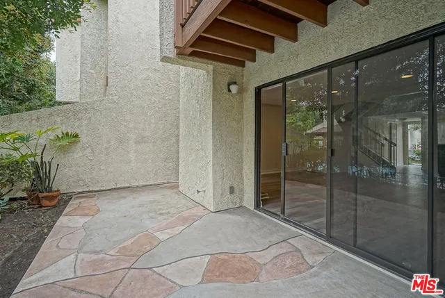 5760 OWENSMOUTH AVENUE #14 Woodland Hills, CA 91367