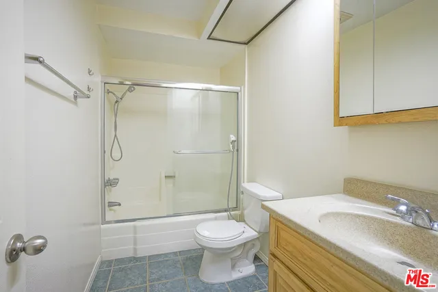 5760 OWENSMOUTH AVENUE #14 Woodland Hills, CA 91367