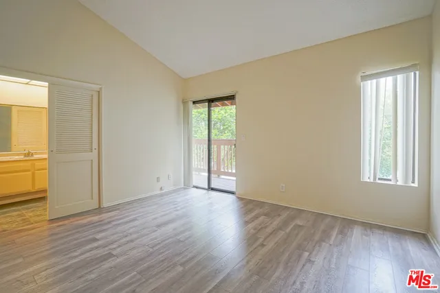 5760 OWENSMOUTH AVENUE #14 Woodland Hills, CA 91367