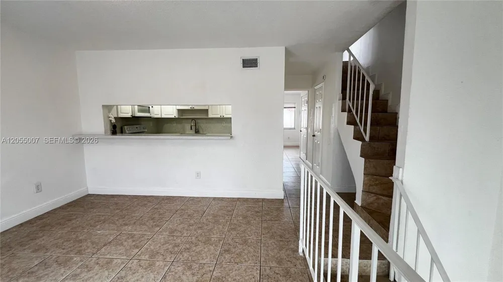 984 W 40th St #2 Hialeah, FL 33012