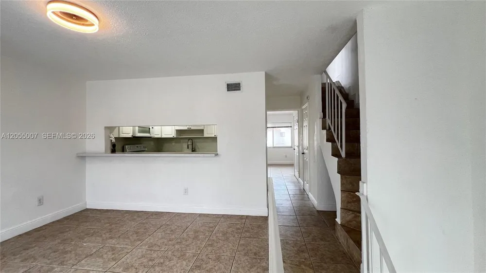 984 W 40th St #2 Hialeah, FL 33012