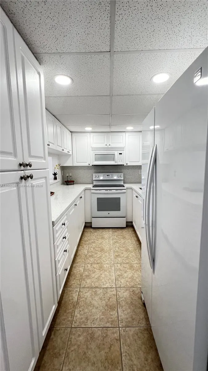 984 W 40th St #2 Hialeah, FL 33012