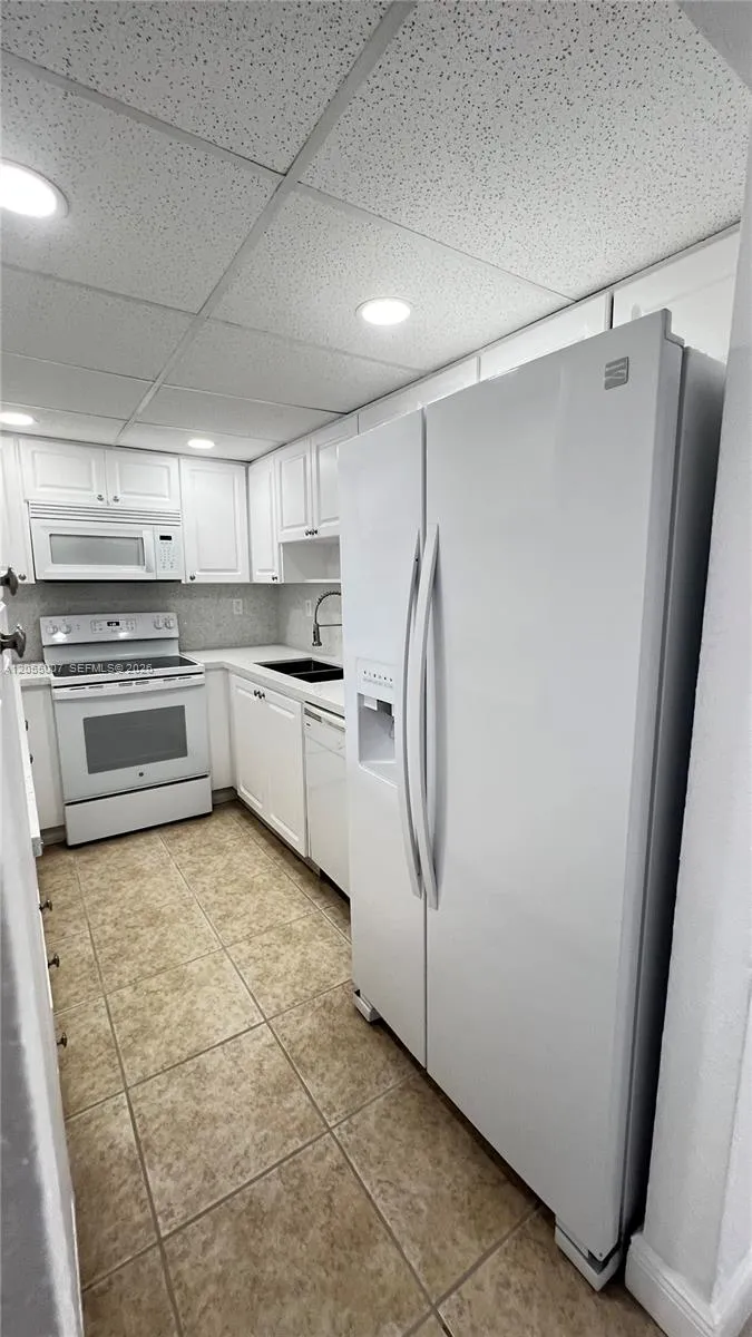 984 W 40th St #2 Hialeah, FL 33012
