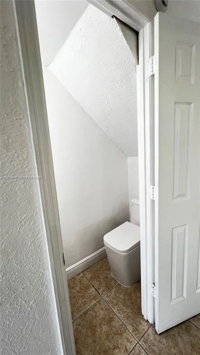 984 W 40th St #2 Hialeah, FL 33012
