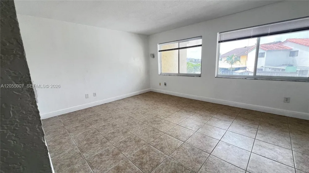 984 W 40th St #2 Hialeah, FL 33012