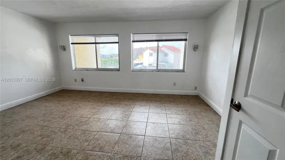 984 W 40th St #2 Hialeah, FL 33012