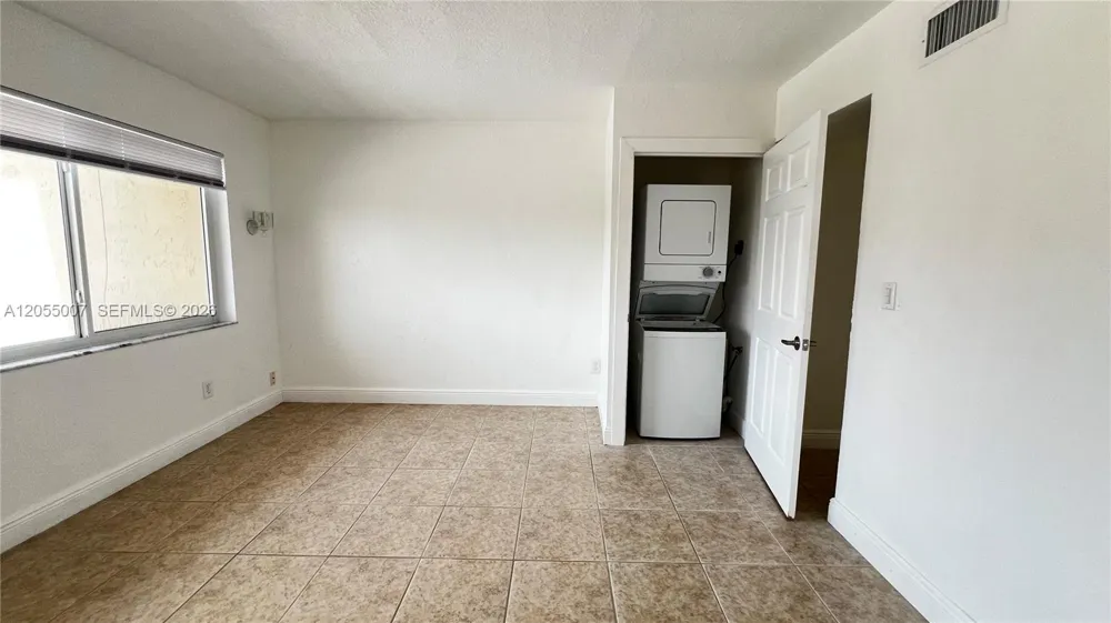 984 W 40th St #2 Hialeah, FL 33012