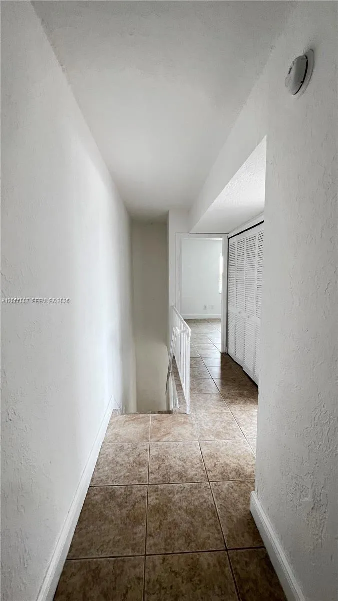 984 W 40th St #2 Hialeah, FL 33012