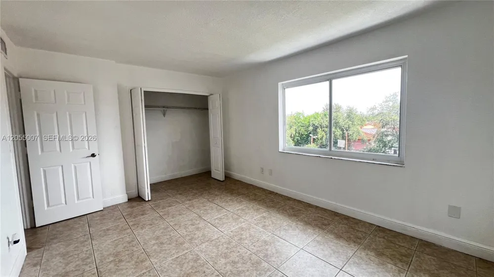 984 W 40th St #2 Hialeah, FL 33012