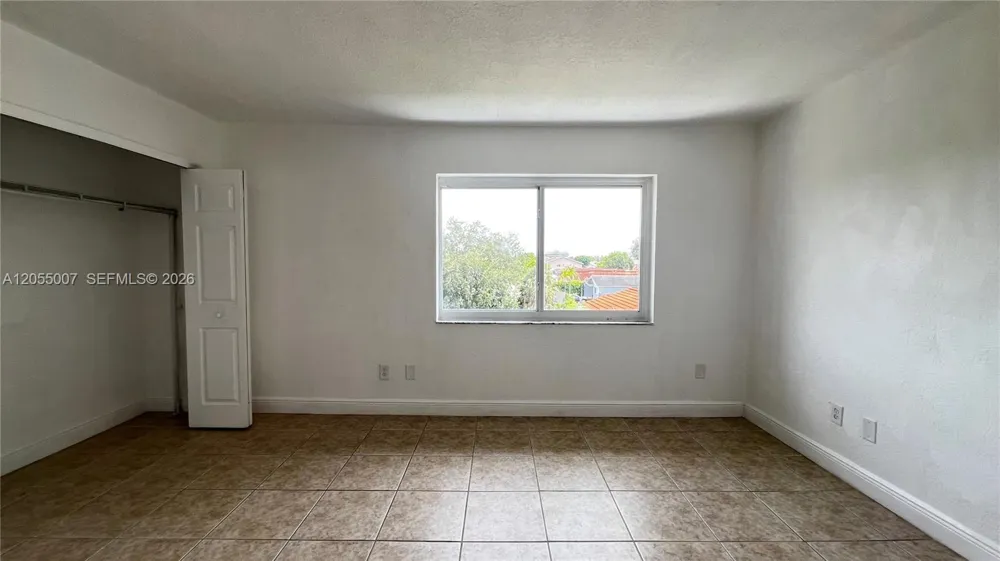 984 W 40th St #2 Hialeah, FL 33012