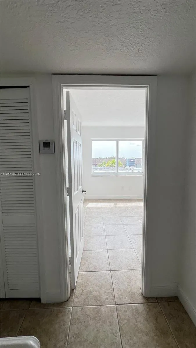 984 W 40th St #2 Hialeah, FL 33012