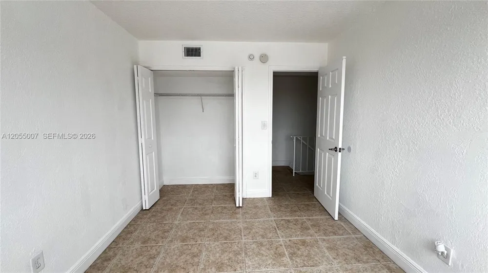 984 W 40th St #2 Hialeah, FL 33012