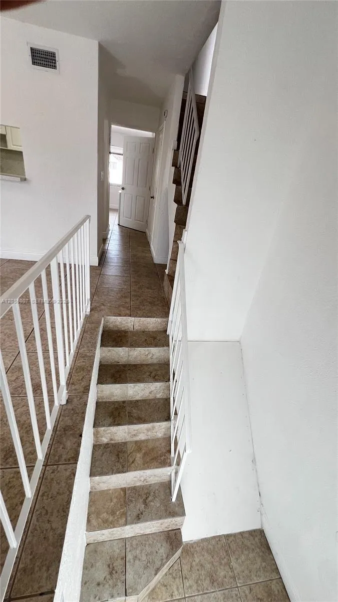 984 W 40th St #2 Hialeah, FL 33012