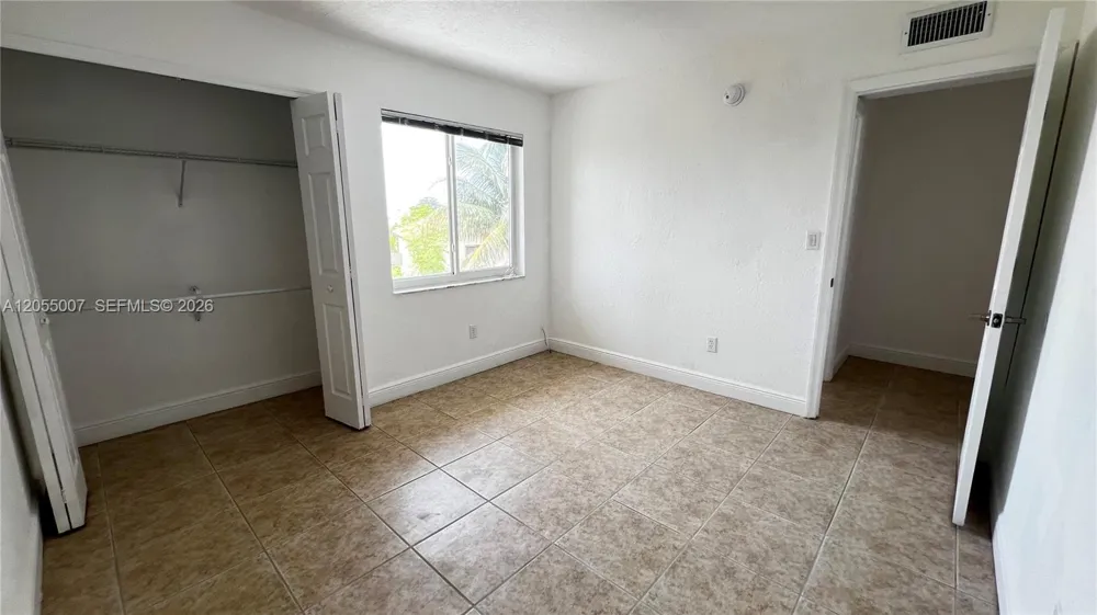 984 W 40th St #2 Hialeah, FL 33012