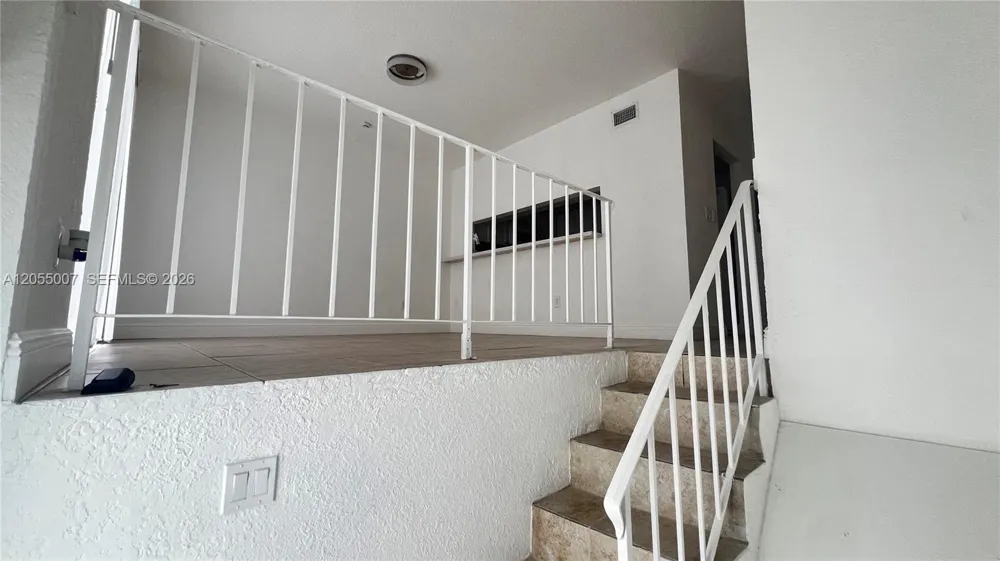 984 W 40th St #2 Hialeah, FL 33012