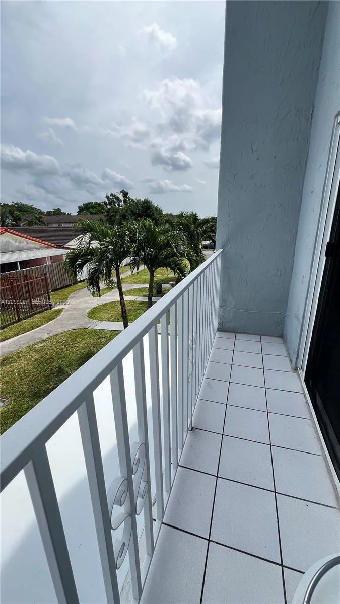 984 W 40th St #2 Hialeah, FL 33012