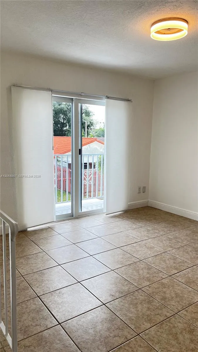 984 W 40th St #2 Hialeah, FL 33012
