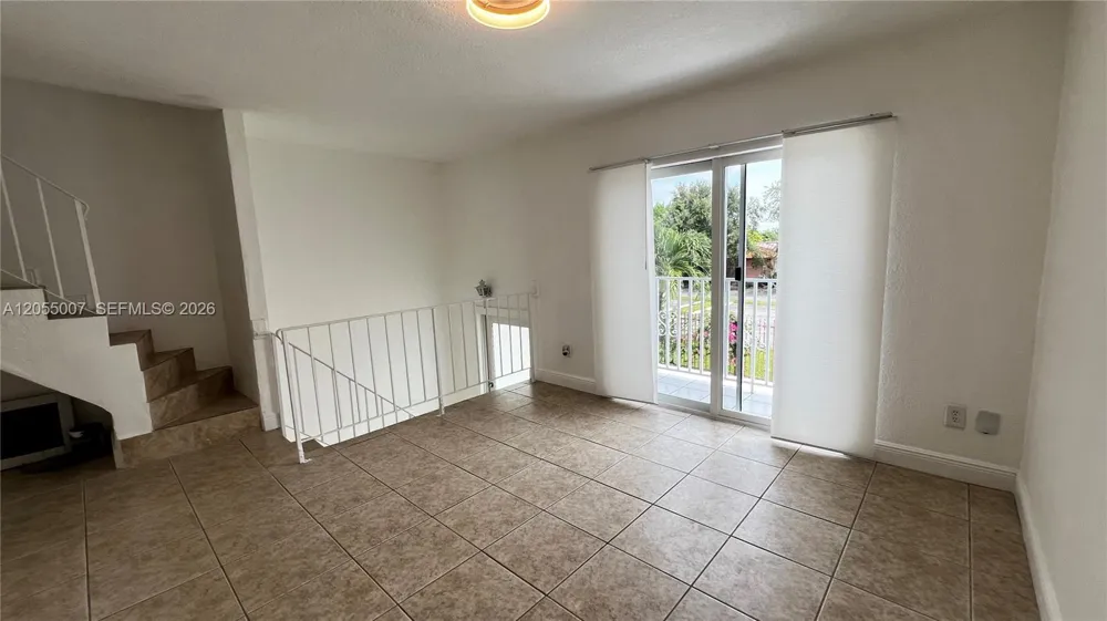 984 W 40th St #2 Hialeah, FL 33012