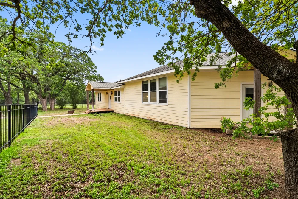 1389 Highway 290 E Elgin, TX 78621