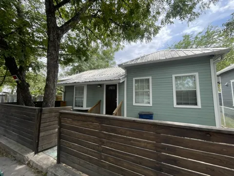 907 E 3rd Street