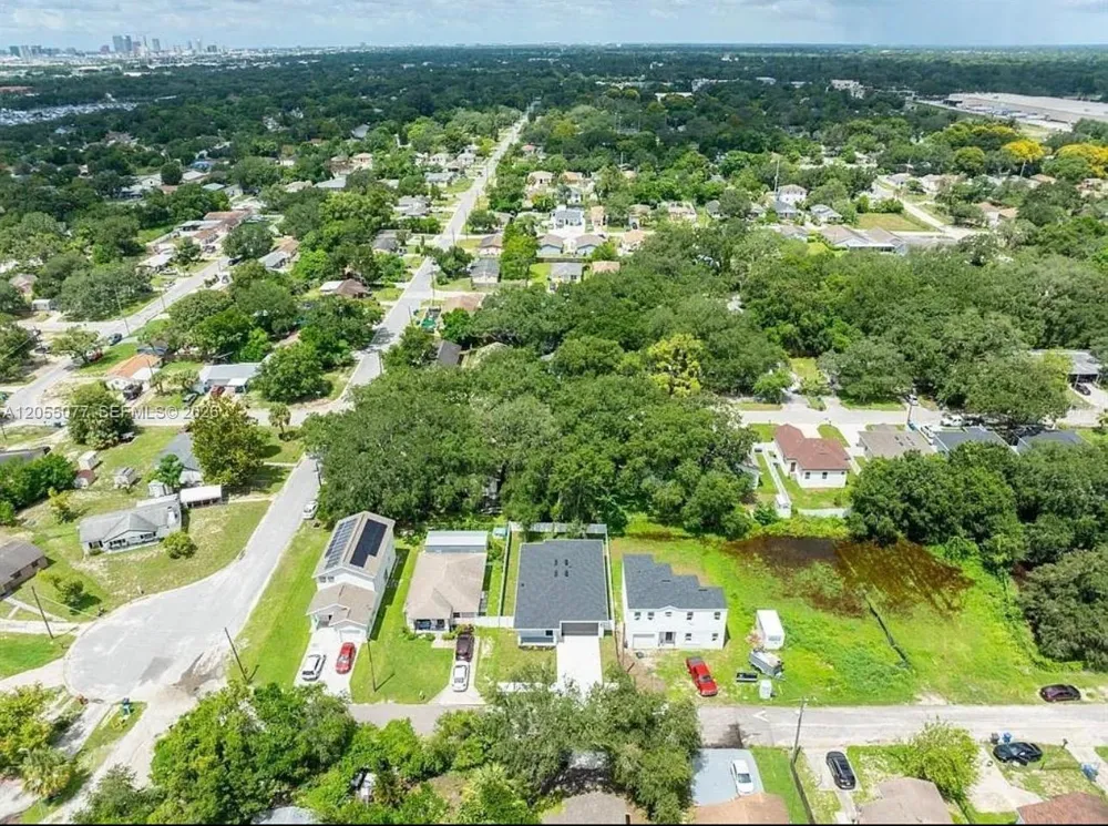 3706 WIGGINS LEAF ST Tampa, FL 33619