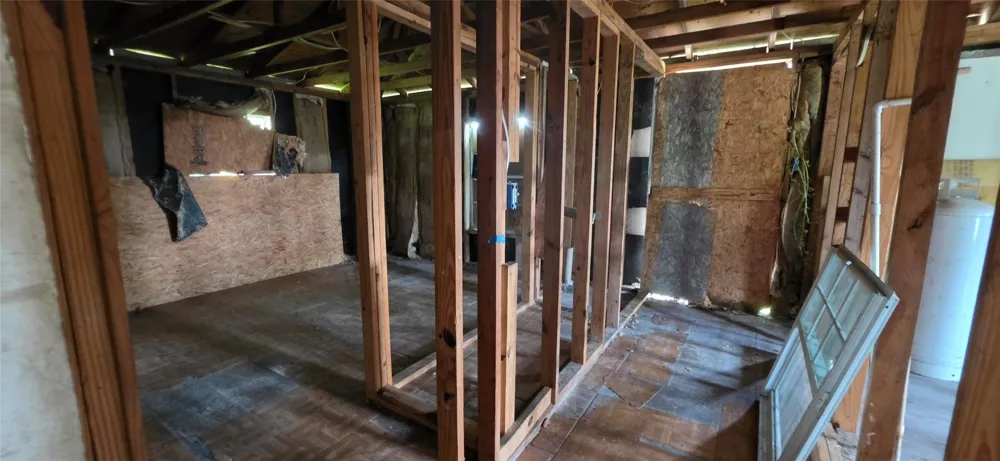 213 W Jackson Street West Columbia, TX 77486