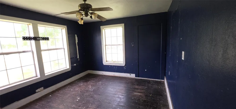 213 W Jackson Street West Columbia, TX 77486