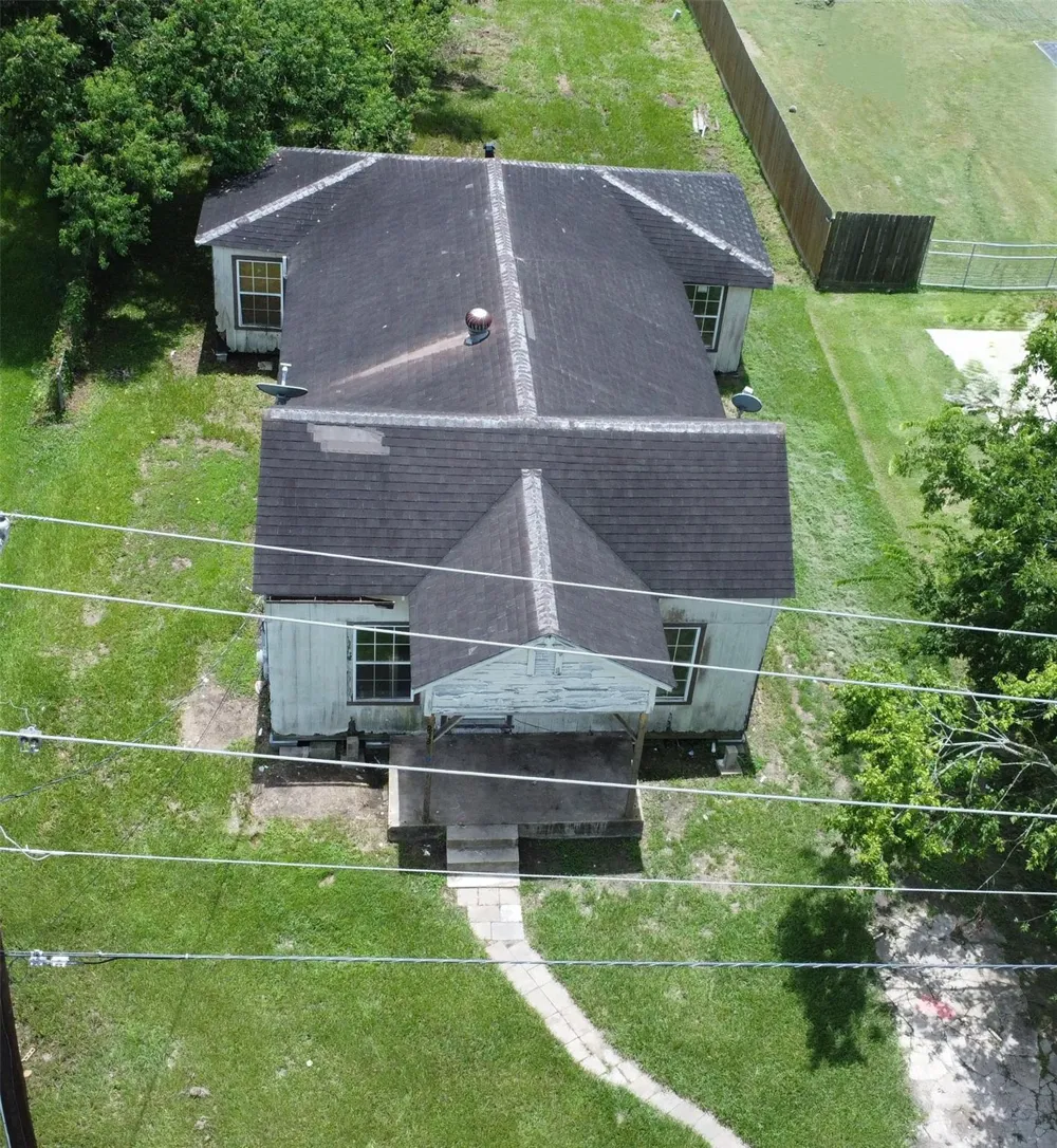 213 W Jackson Street West Columbia, TX 77486