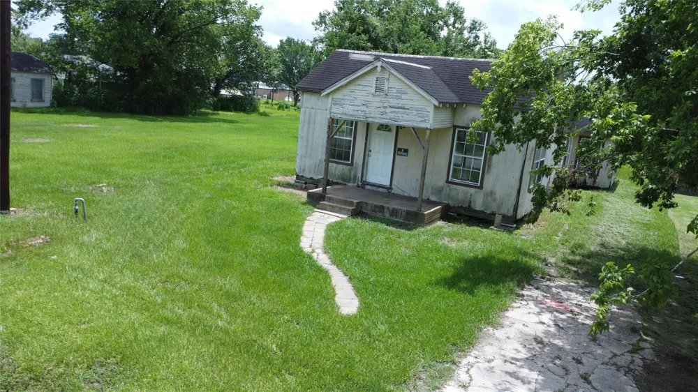 213 W Jackson Street West Columbia, TX 77486