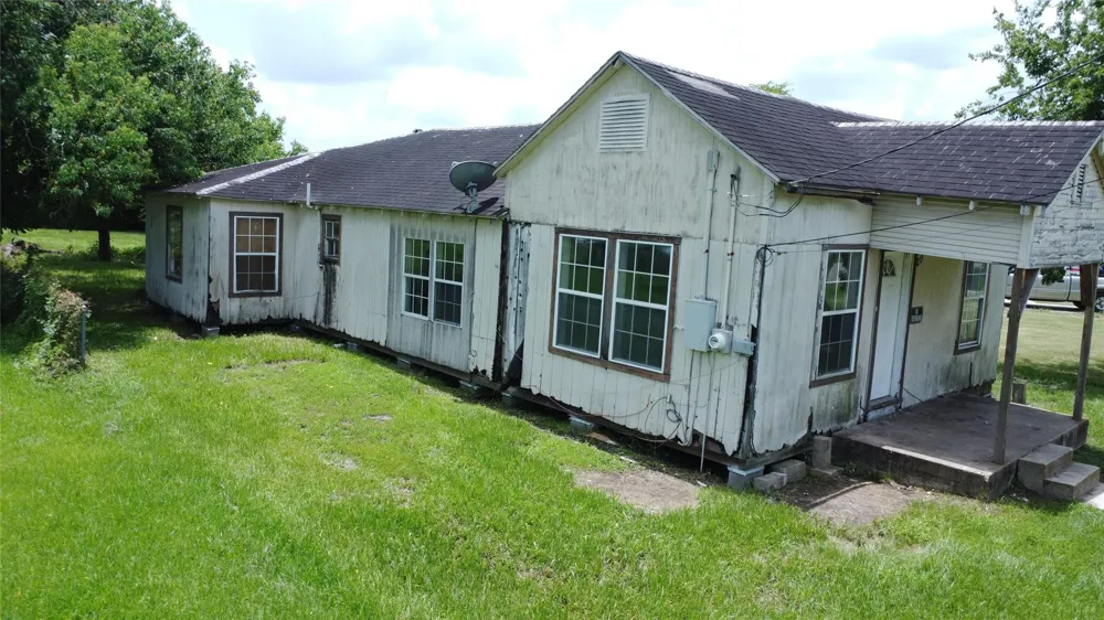 213 W Jackson Street West Columbia, TX 77486