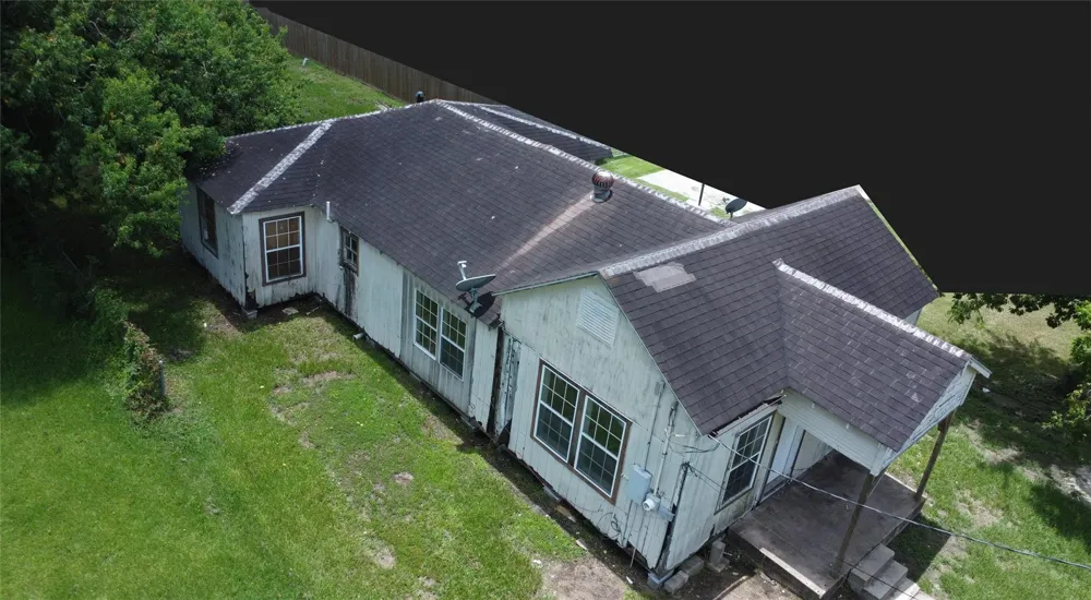 213 W Jackson Street West Columbia, TX 77486