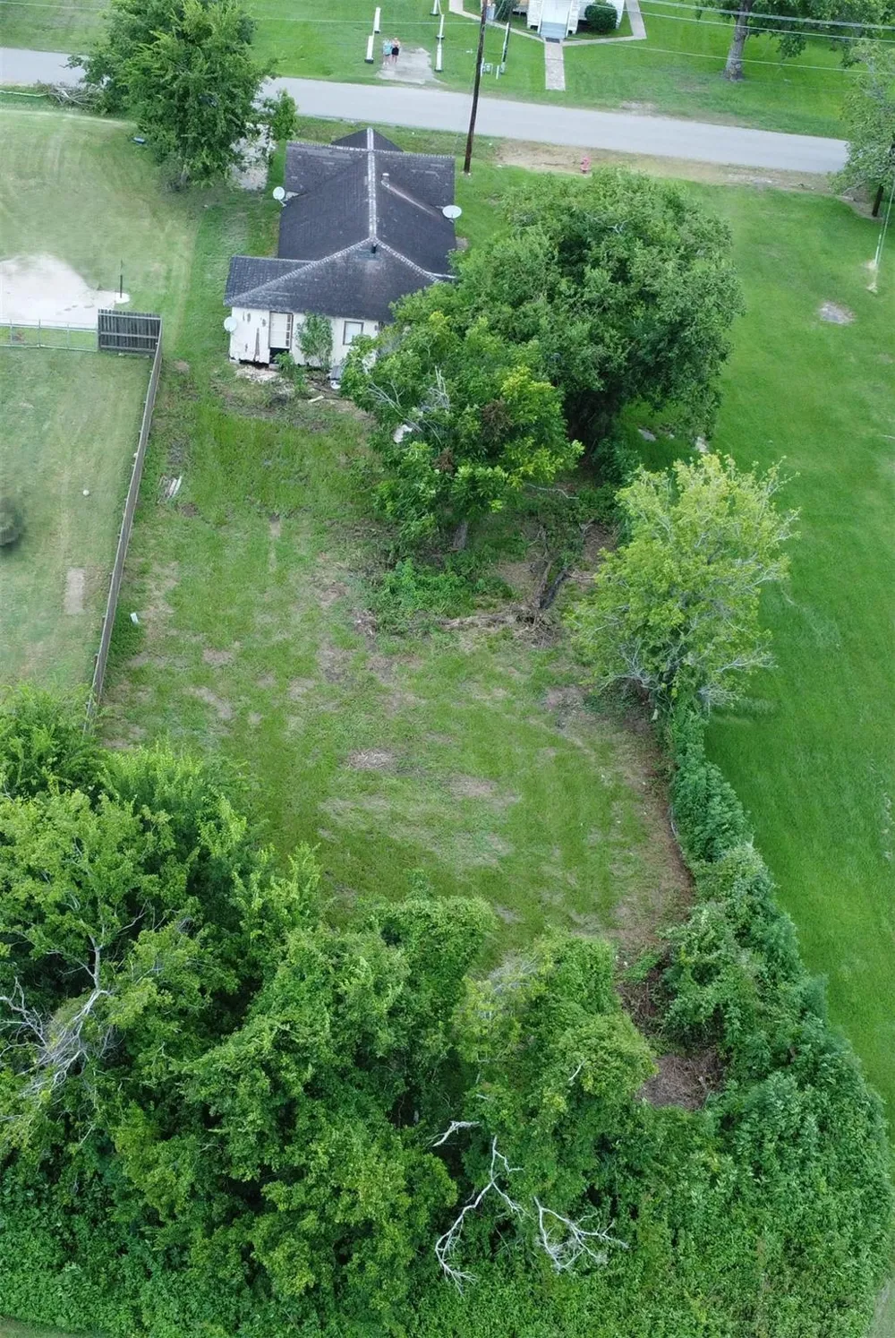 213 W Jackson Street West Columbia, TX 77486