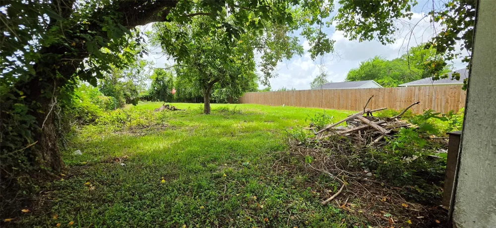 213 W Jackson Street West Columbia, TX 77486